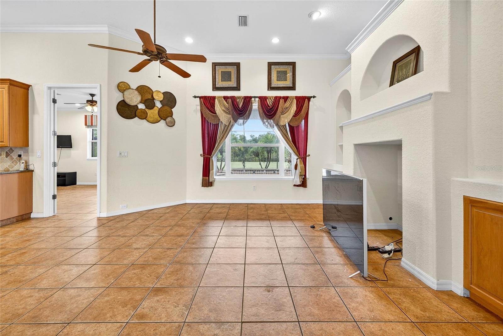 Image 13 of 64 For 14743 1st Avenue E