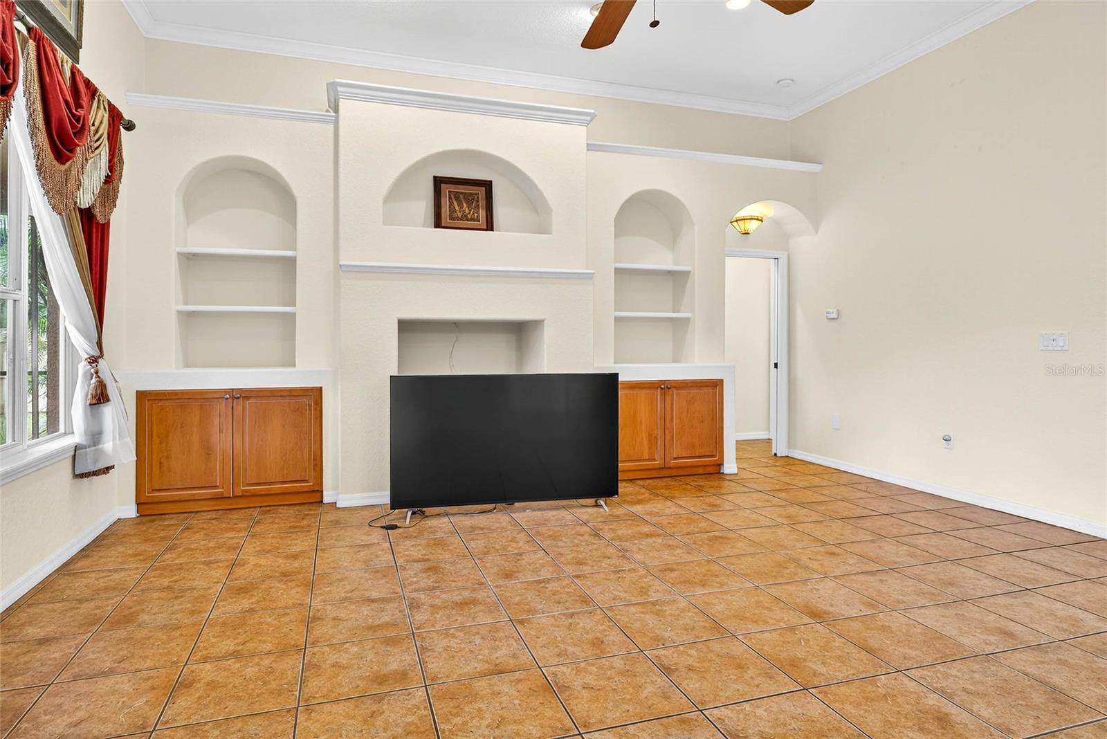 Image 15 of 64 For 14743 1st Avenue E