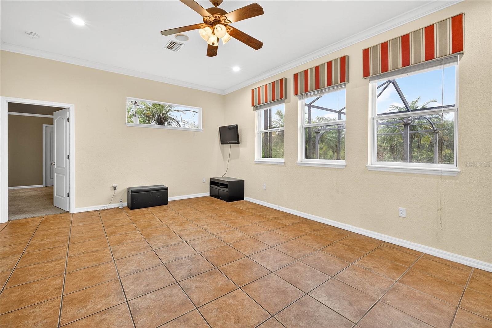 Image 23 of 64 For 14743 1st Avenue E