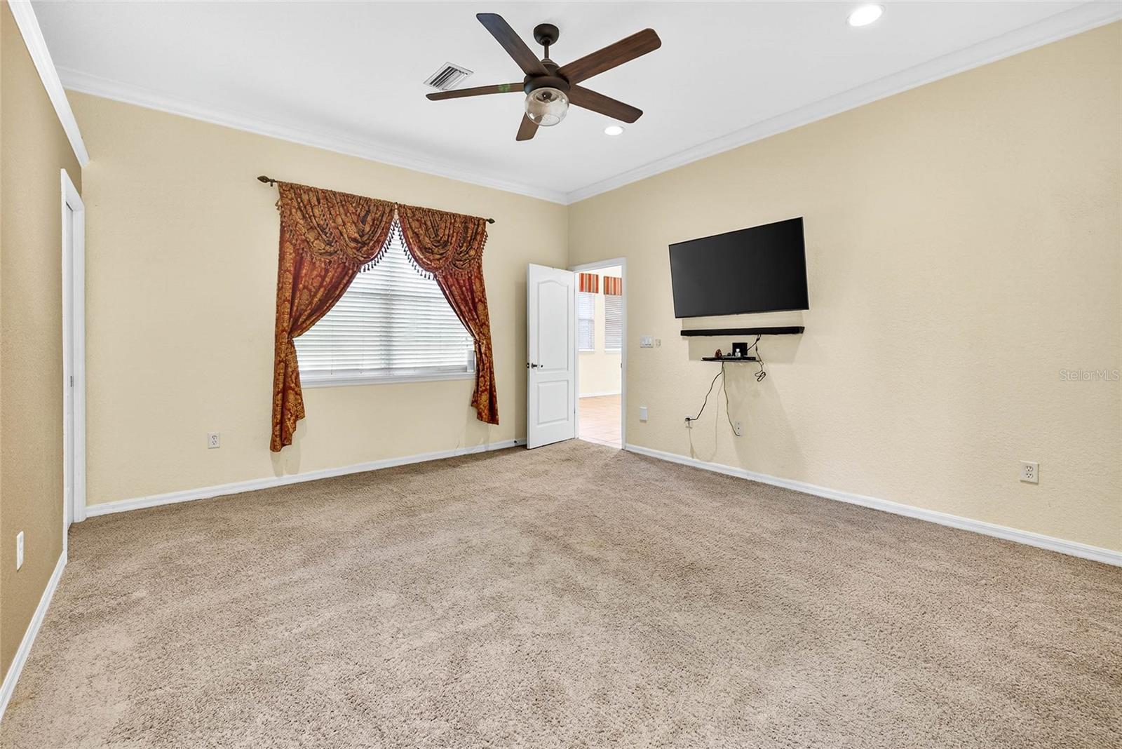 Image 33 of 64 For 14743 1st Avenue E