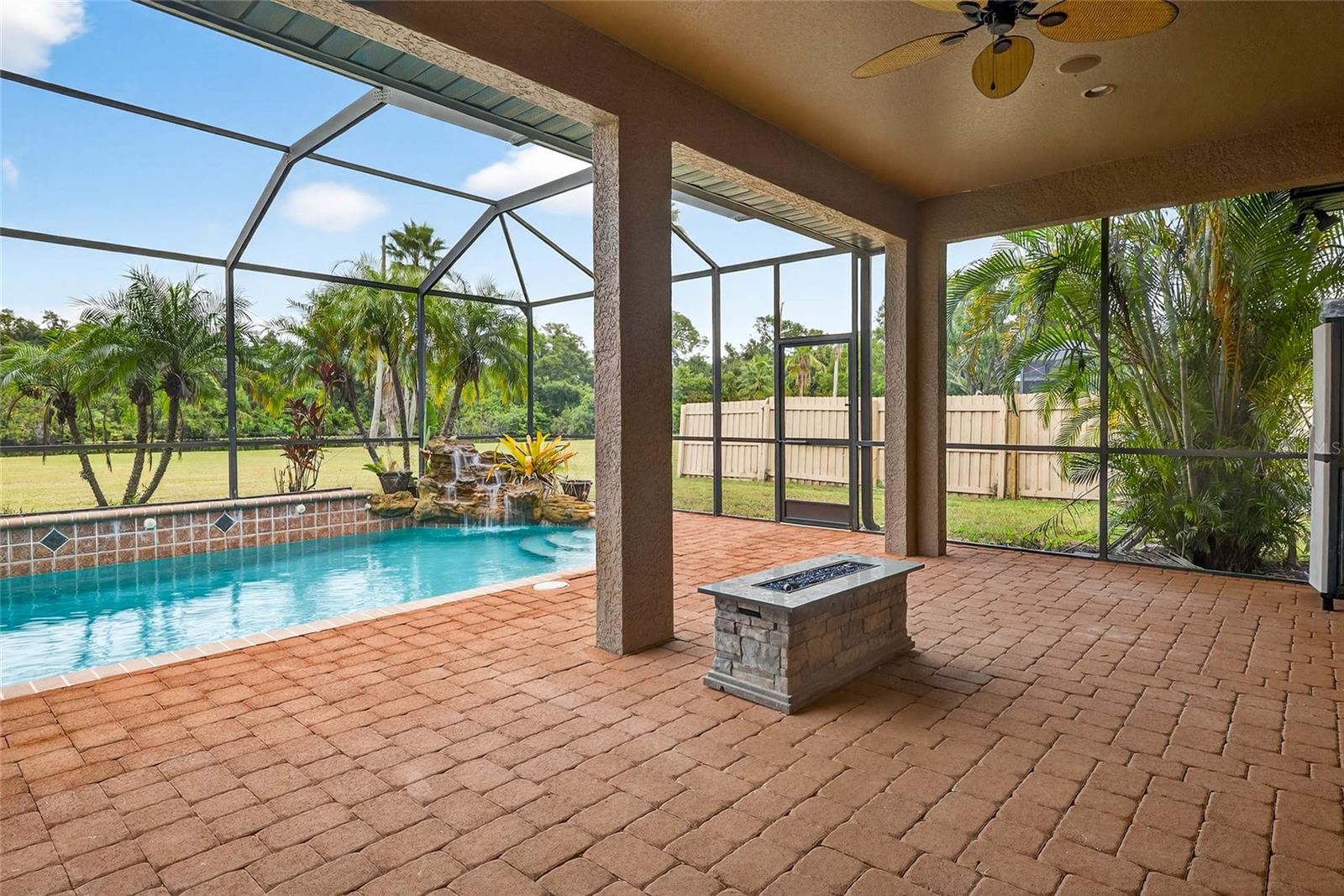 Image 40 of 64 For 14743 1st Avenue E