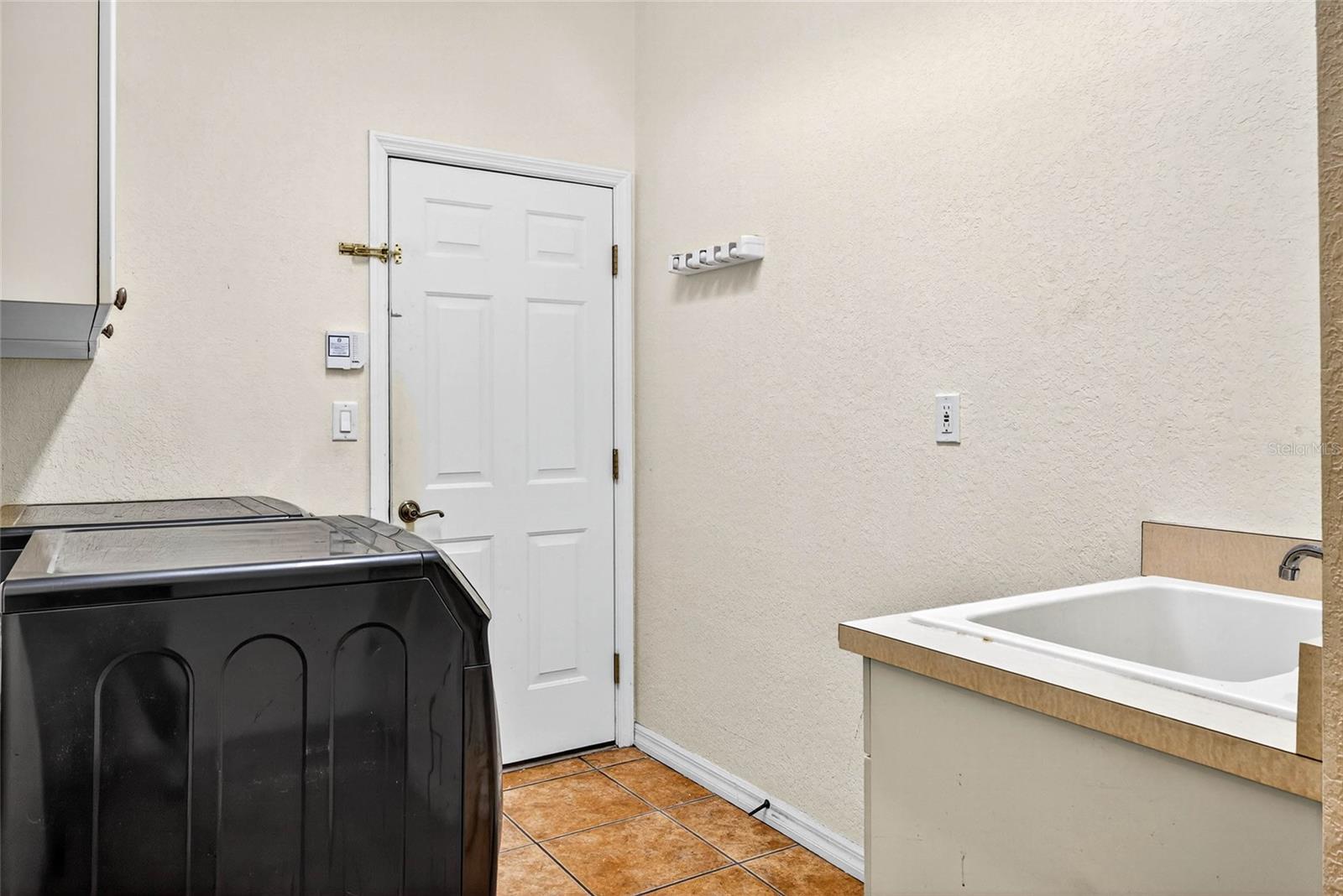 Image 41 of 64 For 14743 1st Avenue E