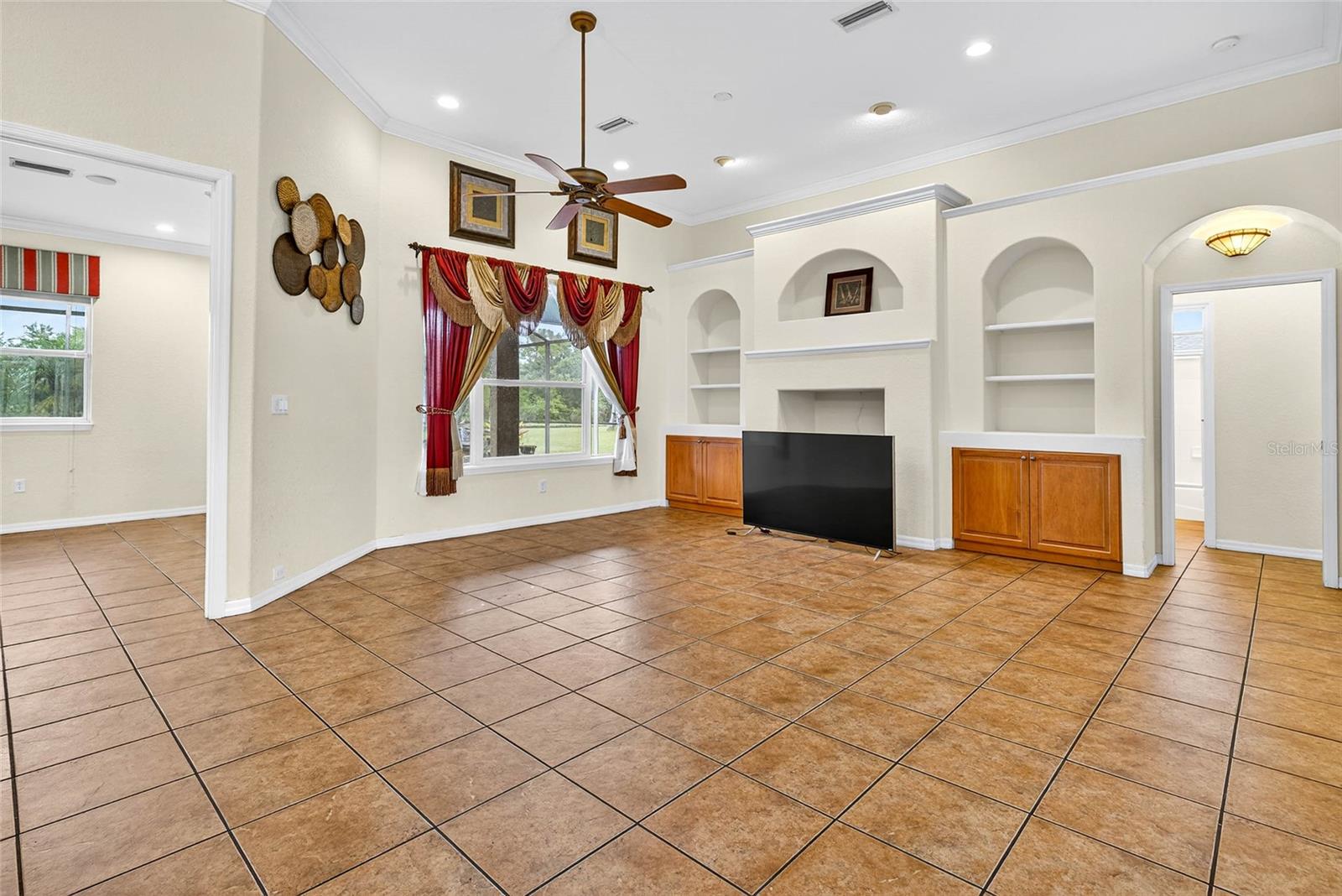 Image 9 of 64 For 14743 1st Avenue E