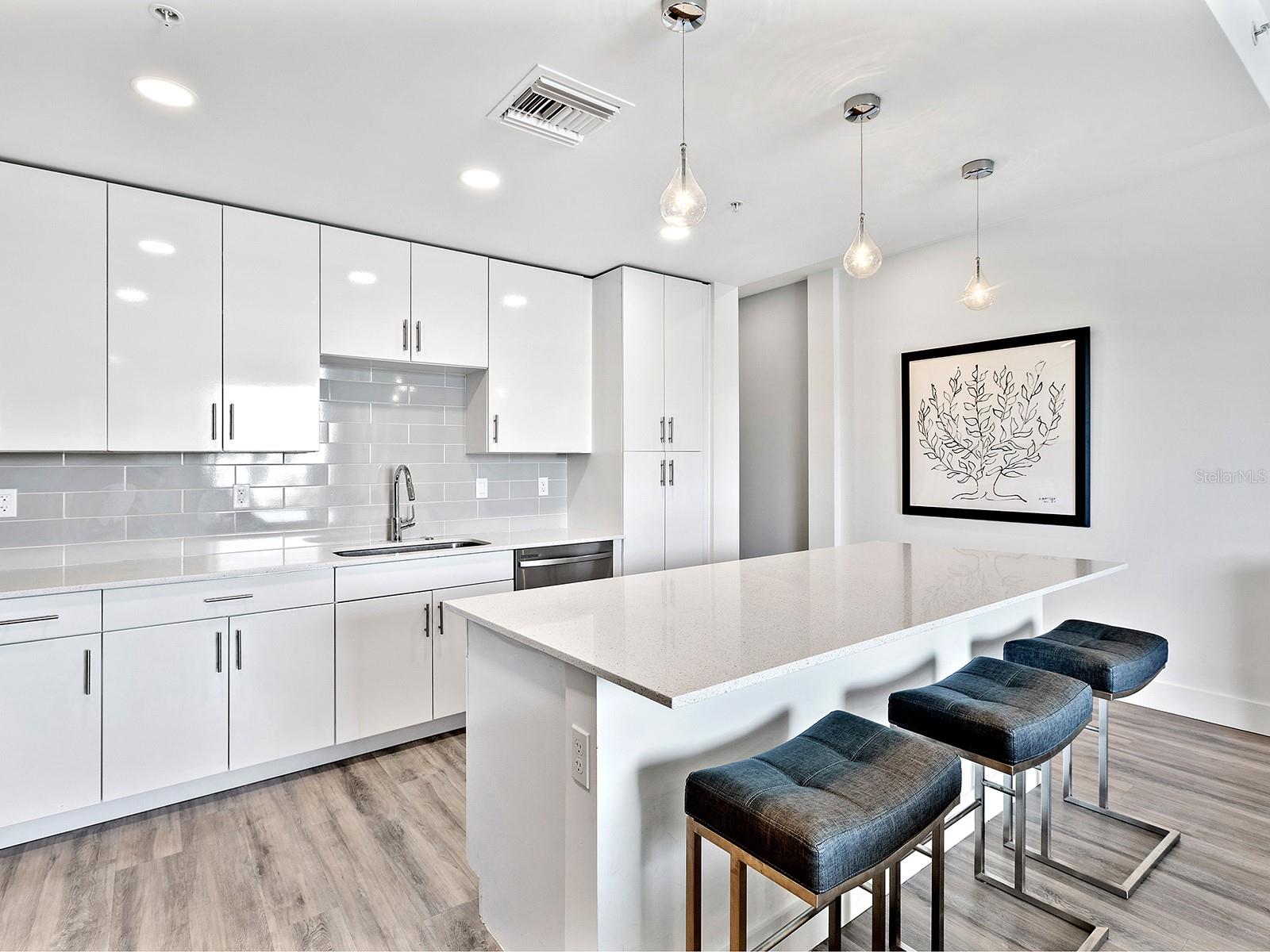 Image 13 of 45 For 1709 Tamiami Trail 318