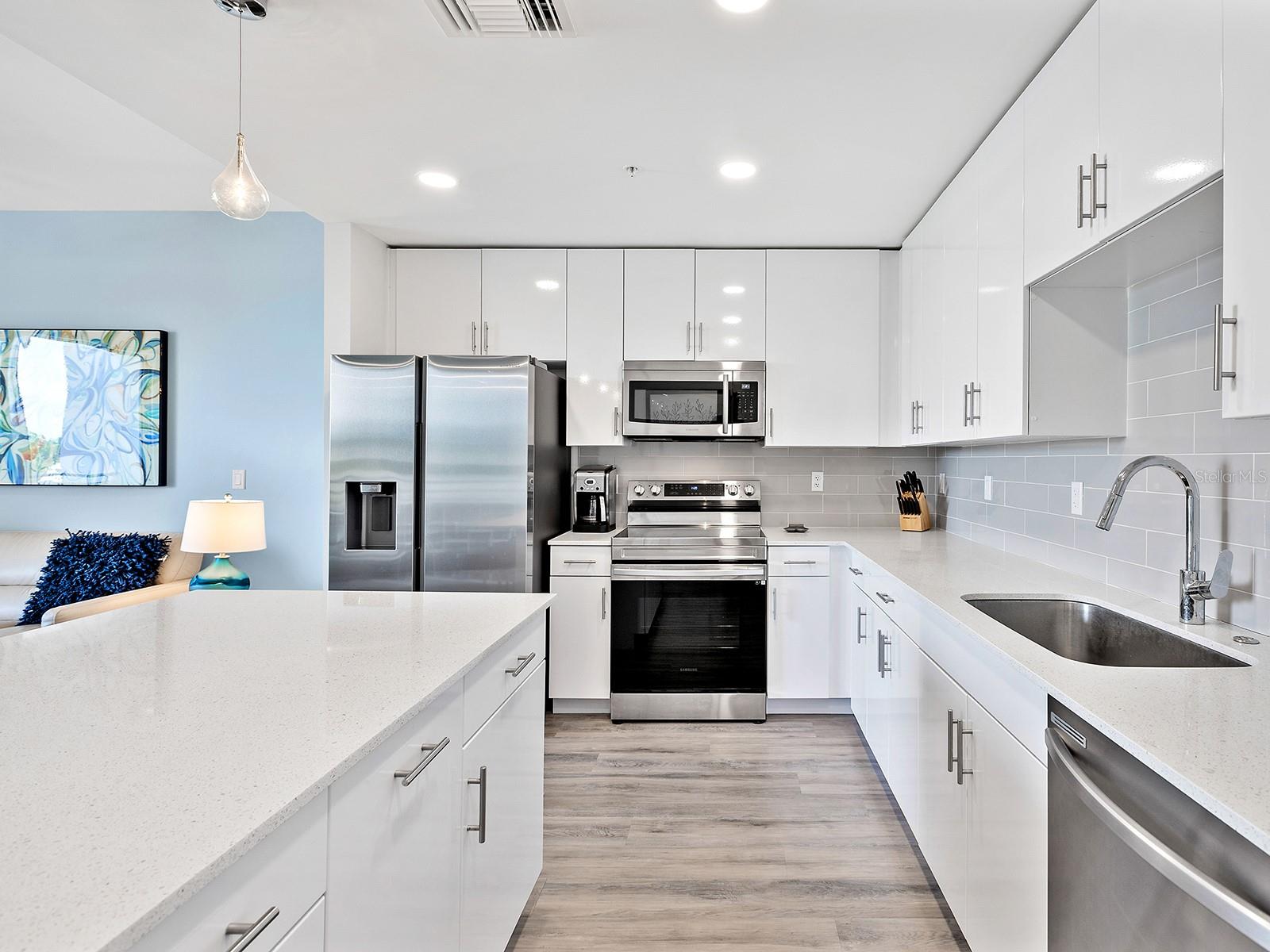 Image 16 of 45 For 1709 Tamiami Trail 318