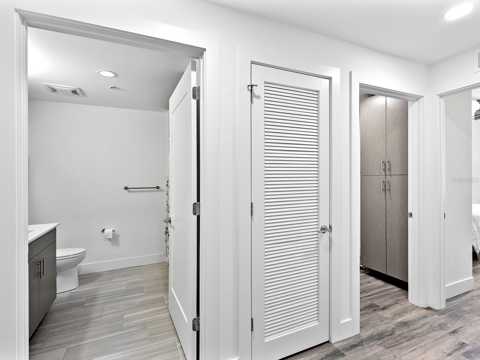 Image 28 of 45 For 1709 Tamiami Trail 318