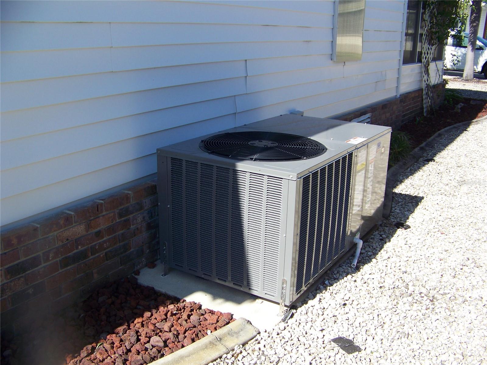 Image 13 of 58 For 15550 Burnt Store Road 210