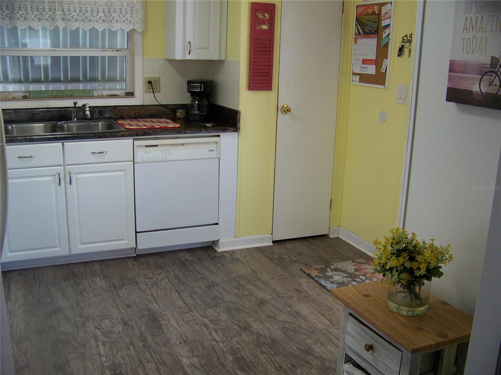 Image 20 of 58 For 15550 Burnt Store Road 210