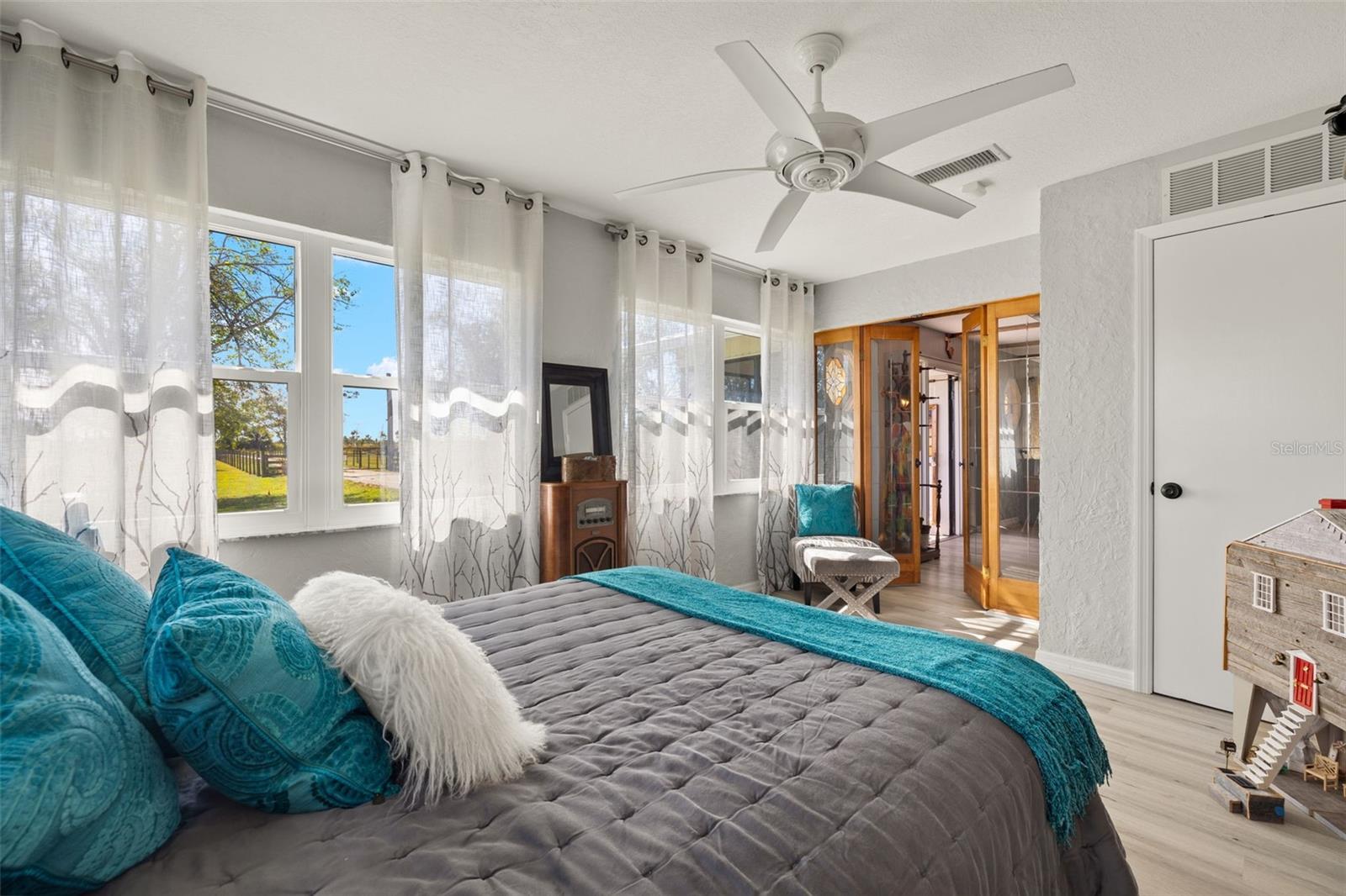 Listing photo id 25 for 2222 Mcclelland Drive