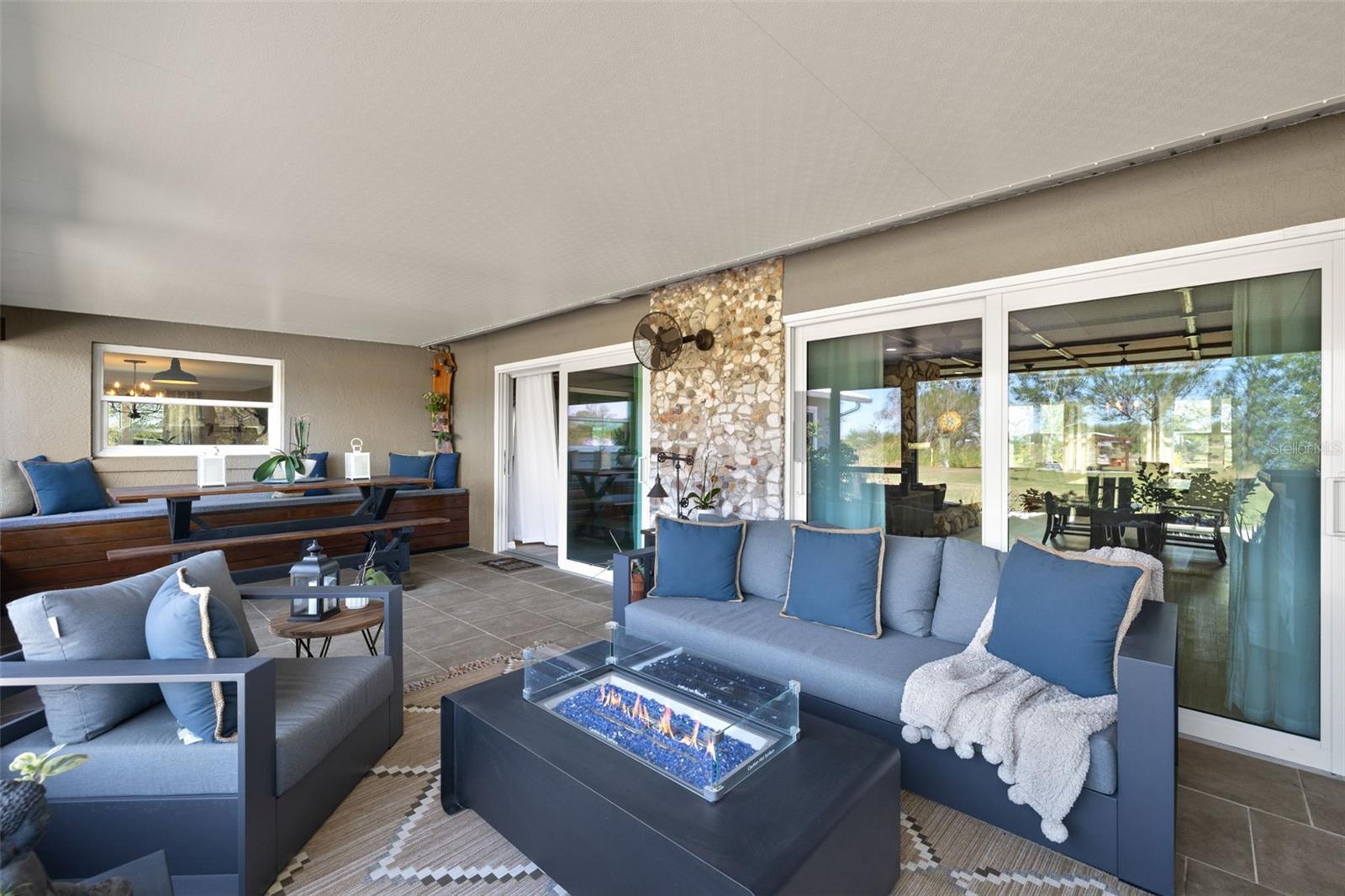 Listing photo id 28 for 2222 Mcclelland Drive