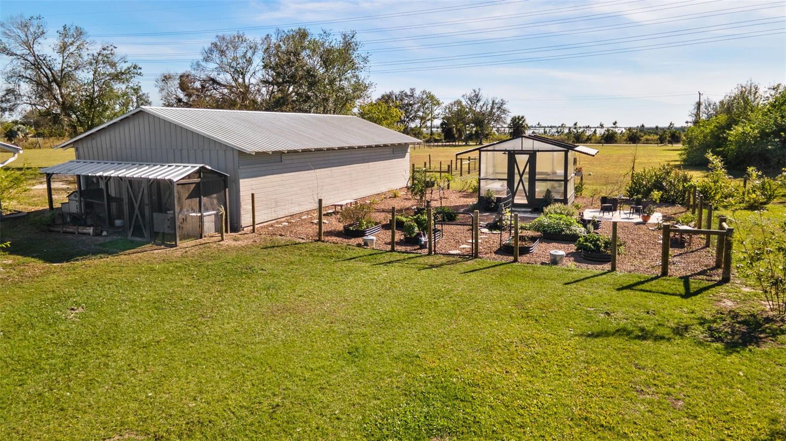 Listing photo id 33 for 2222 Mcclelland Drive