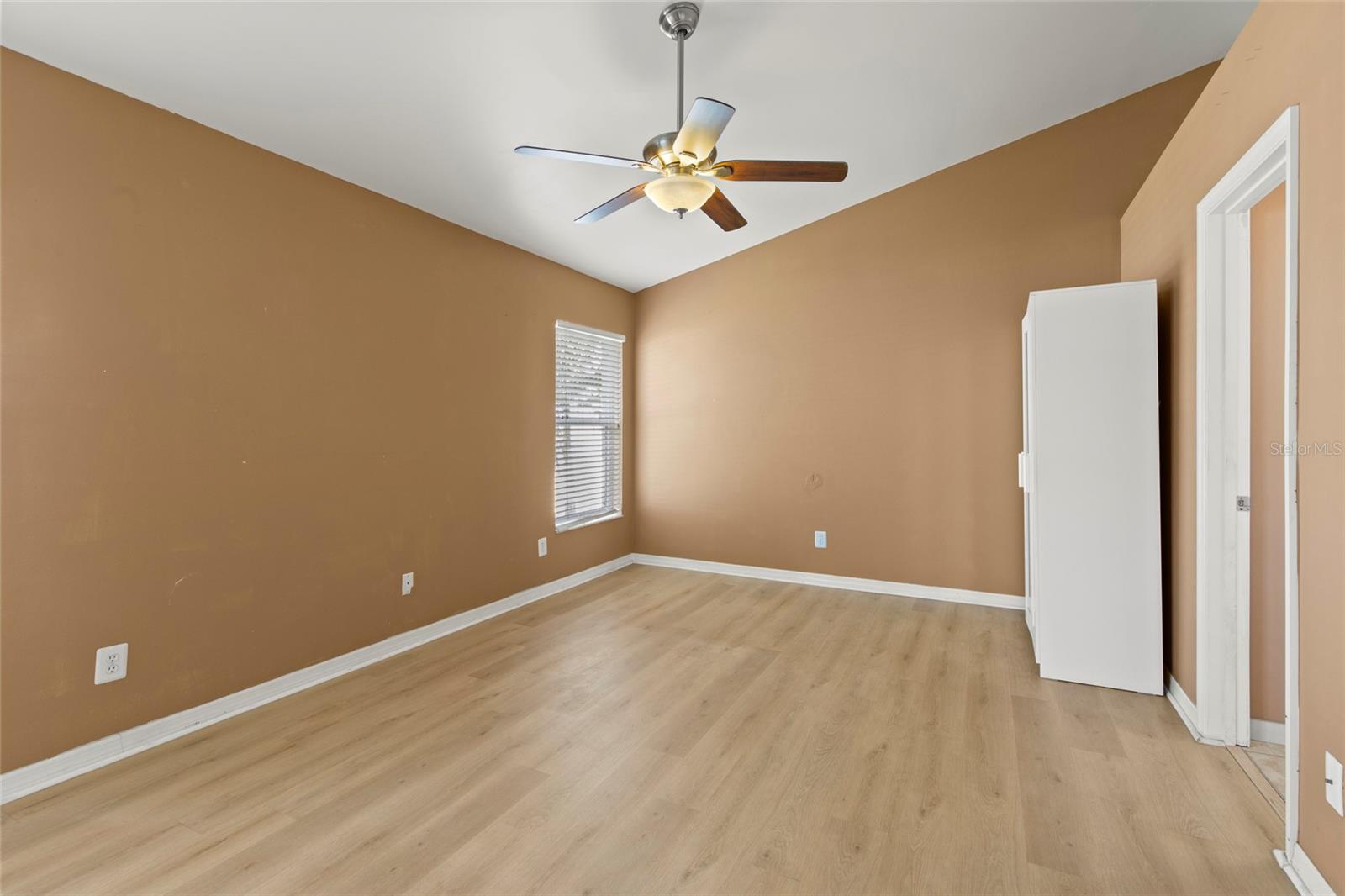 Image 21 of 43 For 1208 50th Street E