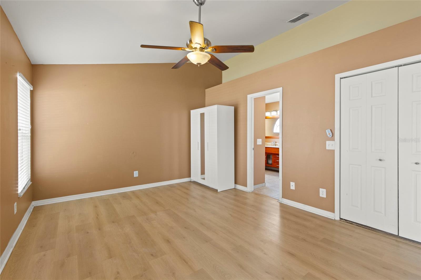 Image 22 of 43 For 1208 50th Street E