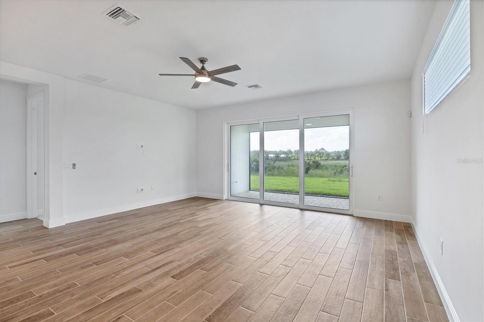 Image 7 of 60 For 1019 Waterline Court