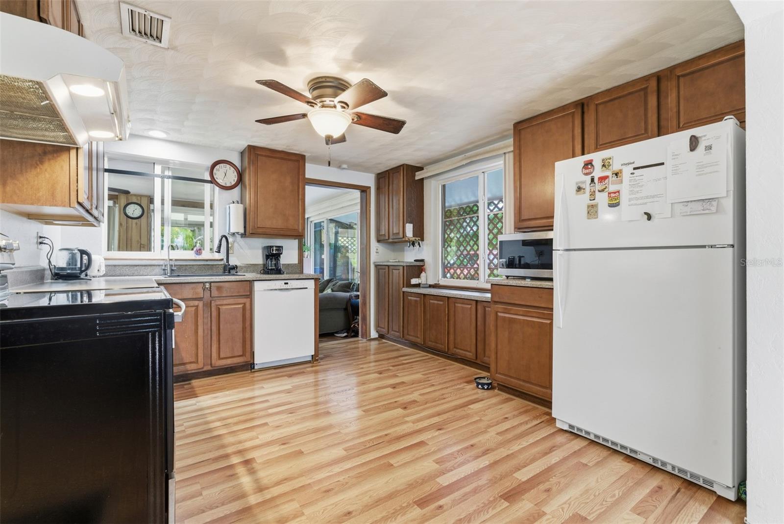 Image 10 of 47 For 857 Palmetto Street