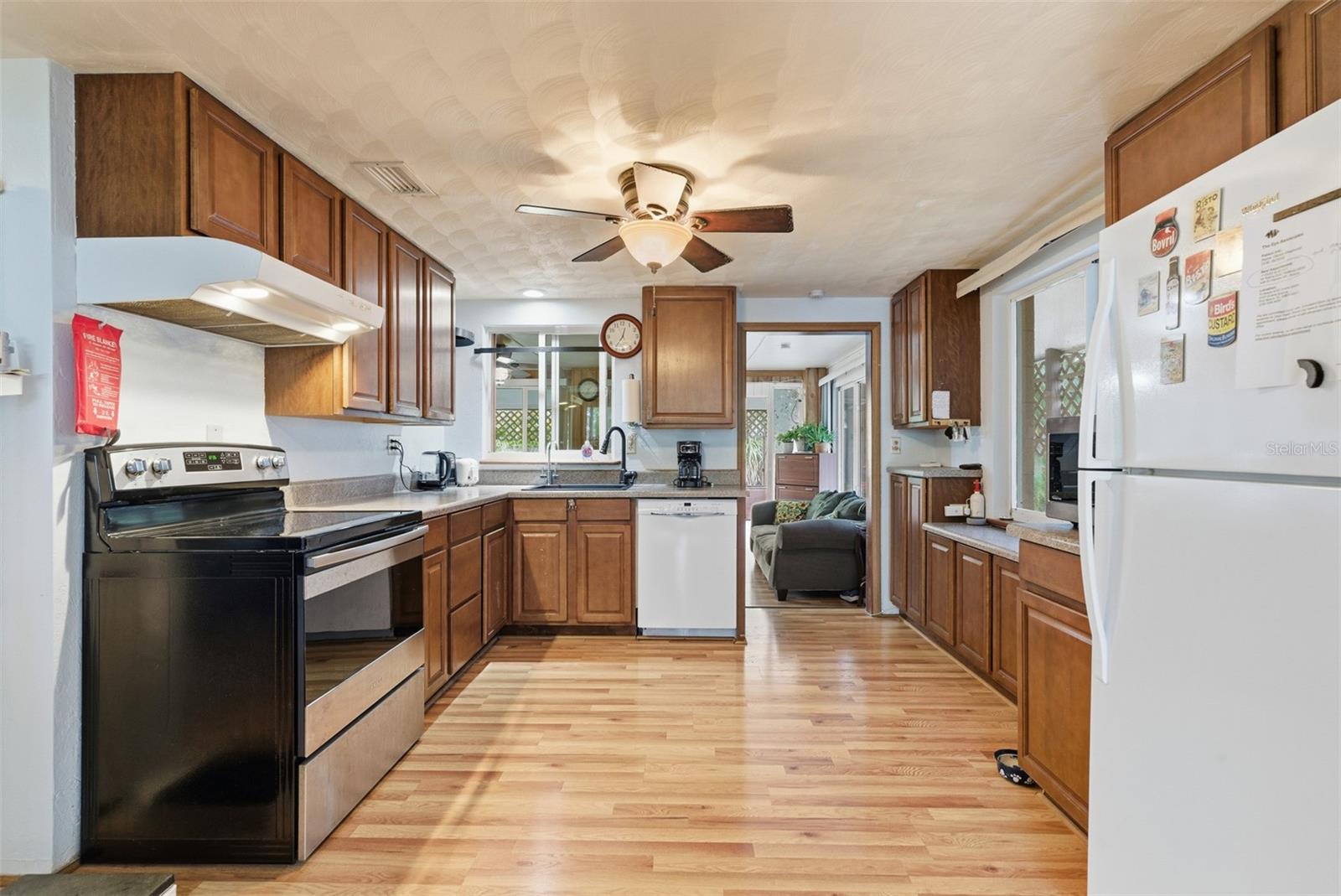 Image 11 of 47 For 857 Palmetto Street