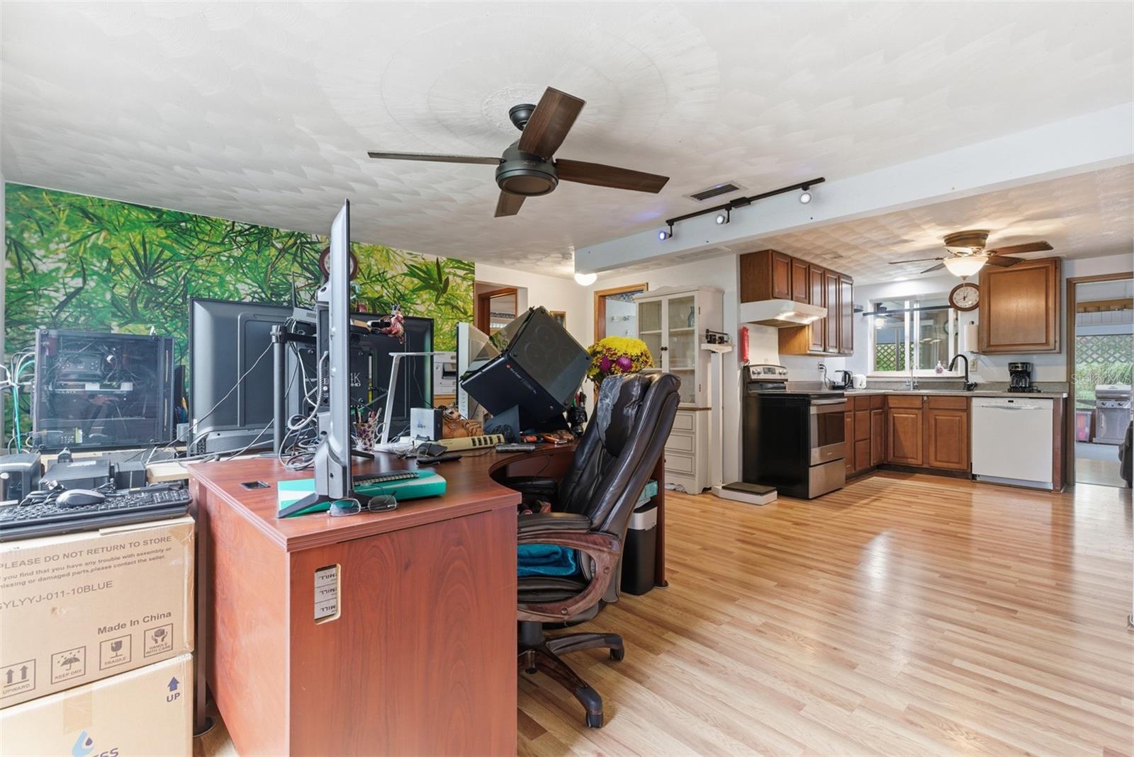 Image 15 of 47 For 857 Palmetto Street