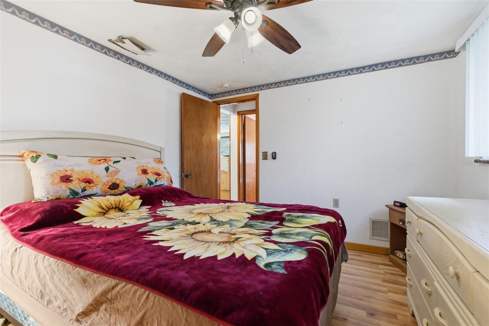 Image 18 of 47 For 857 Palmetto Street