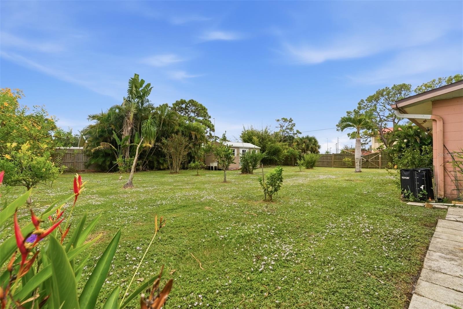 Image 37 of 47 For 857 Palmetto Street