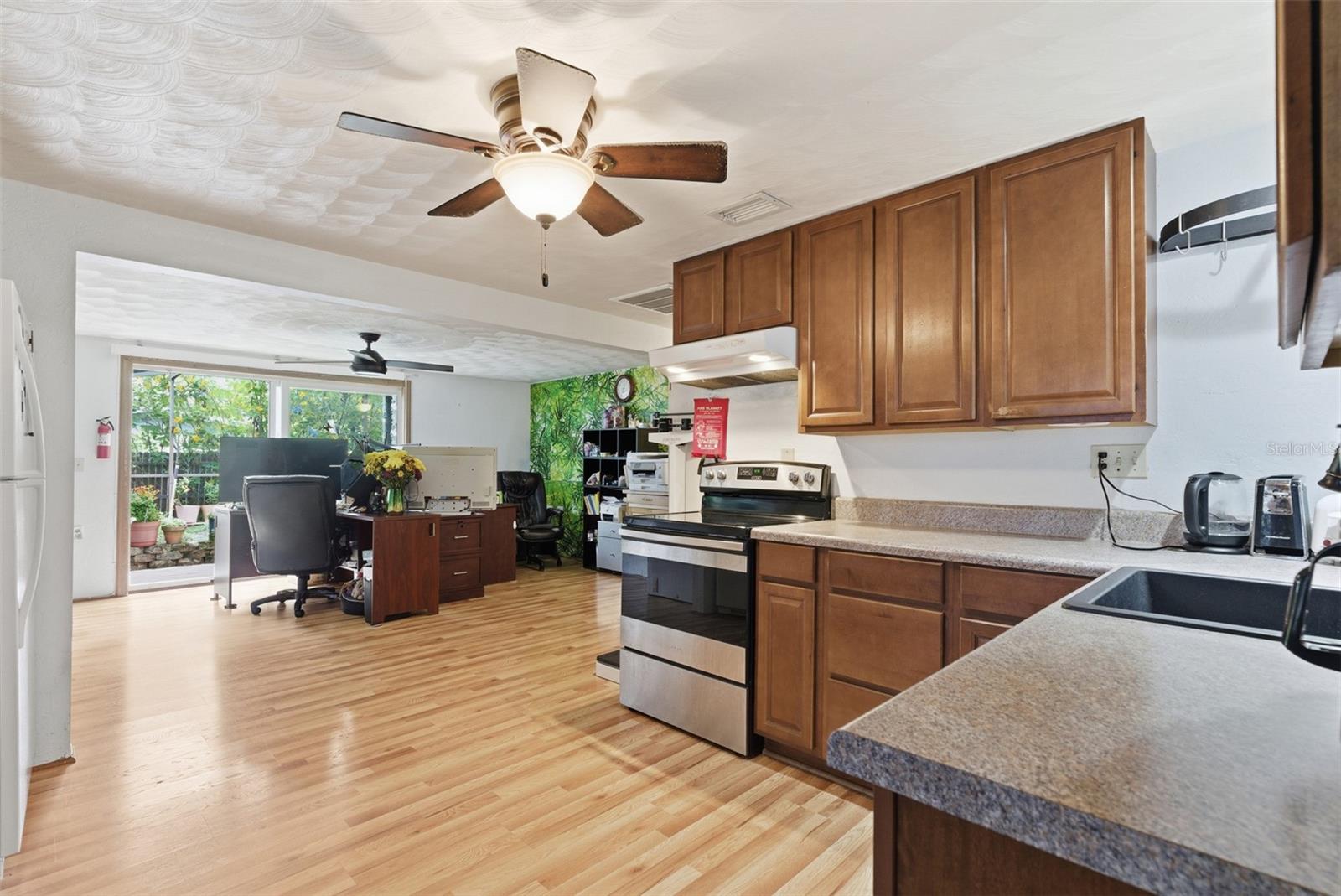 Image 9 of 47 For 857 Palmetto Street