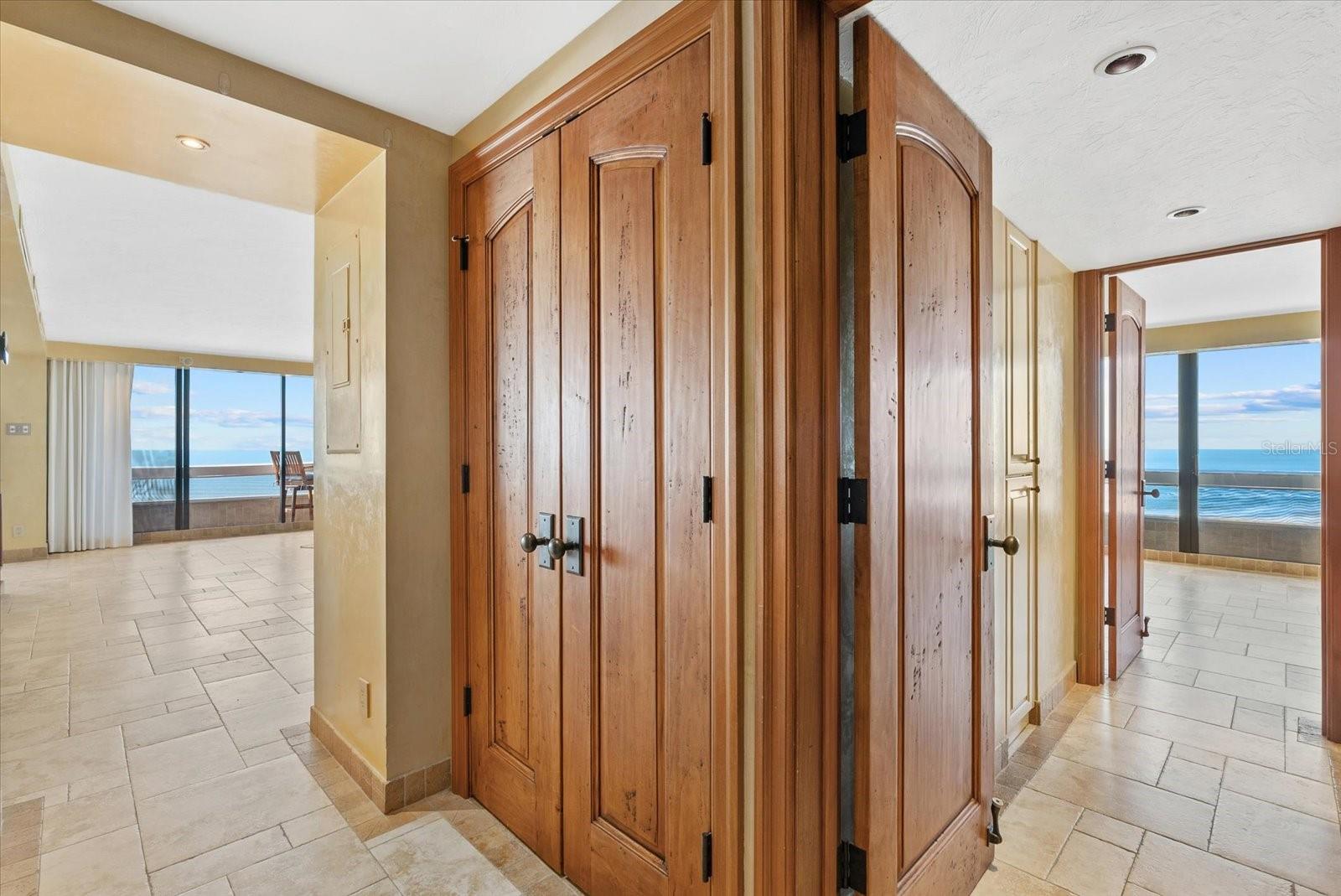 Image 12 of 56 For 5400 Ocean Boulevard 12-2