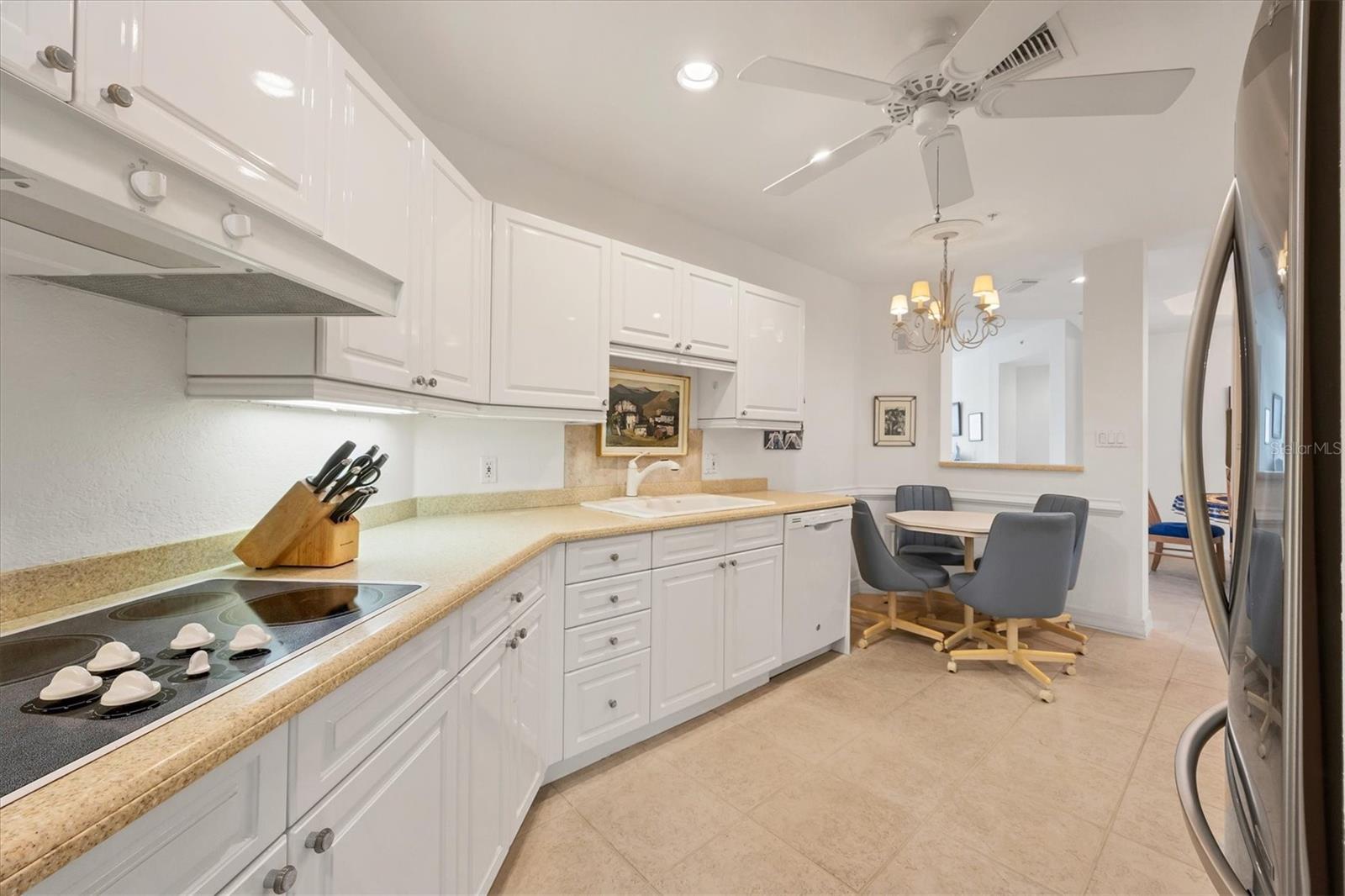 Image 14 of 57 For 340 Palm Avenue 32