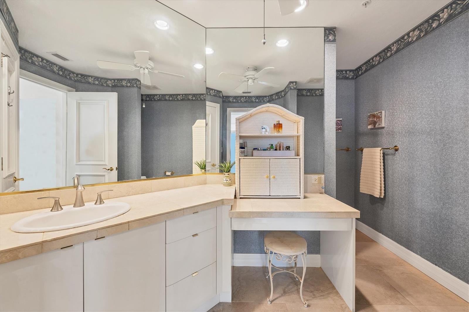 Image 19 of 57 For 340 Palm Avenue 32