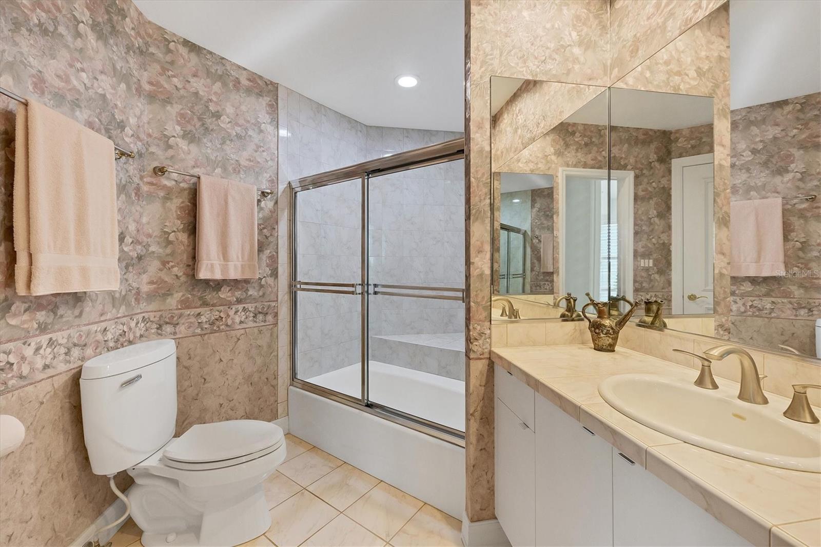 Image 22 of 57 For 340 Palm Avenue 32