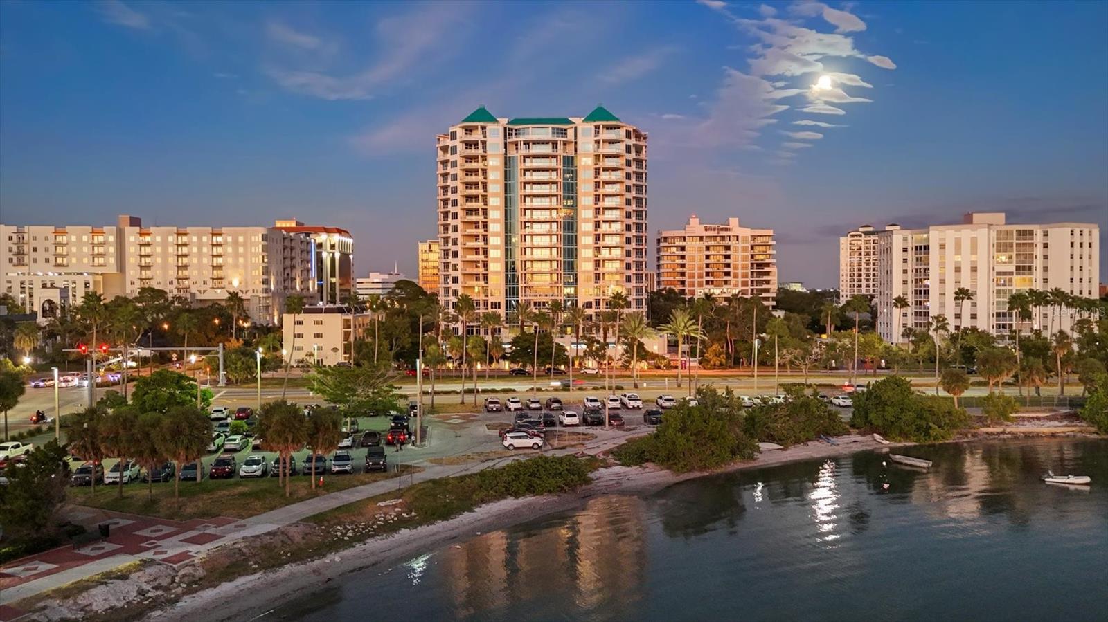 Image 27 of 57 For 340 Palm Avenue 32