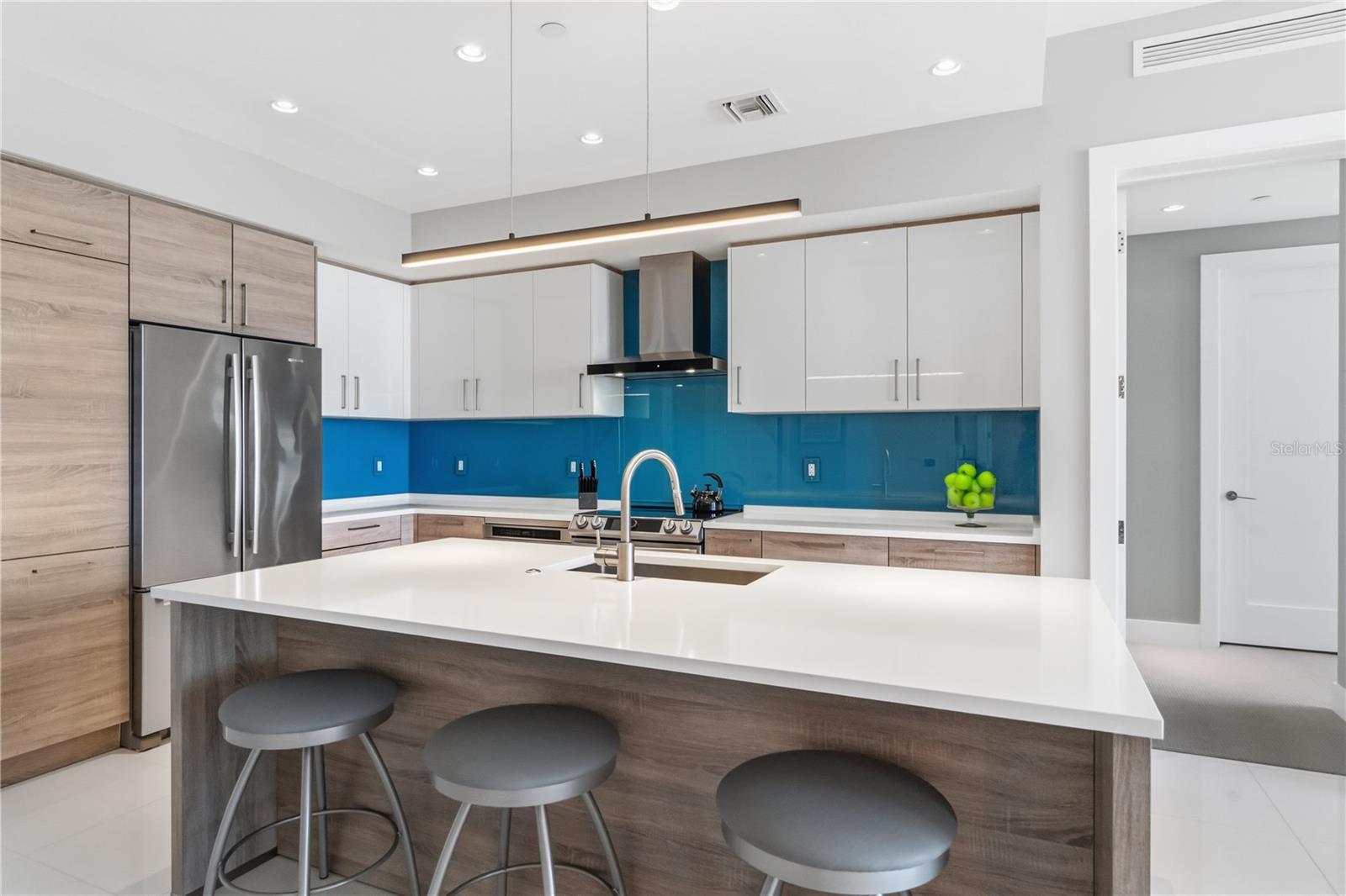 Image 2 of 42 For 111 Pineapple Avenue 905