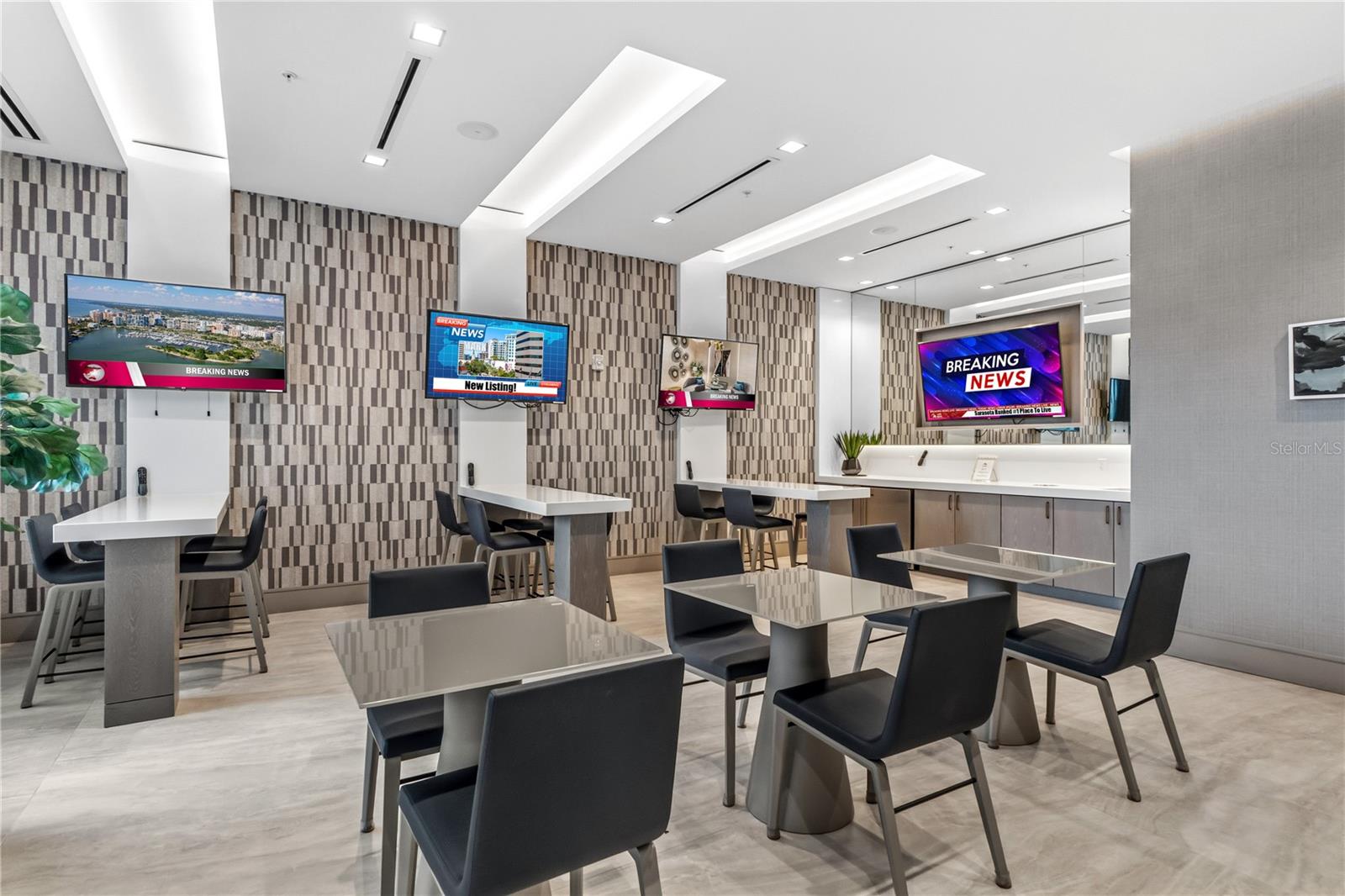 Image 30 of 42 For 111 Pineapple Avenue 905