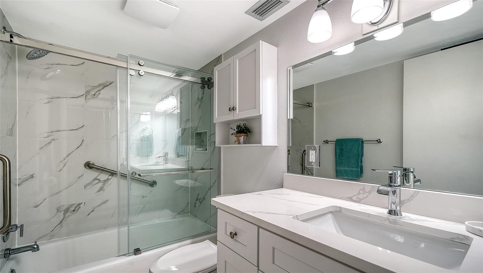 Image 20 of 36 For 5950 Midnight Pass Road 201