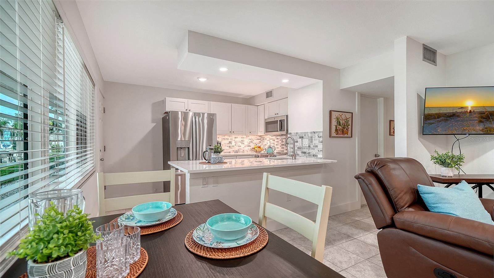 Image 9 of 36 For 5950 Midnight Pass Road 201