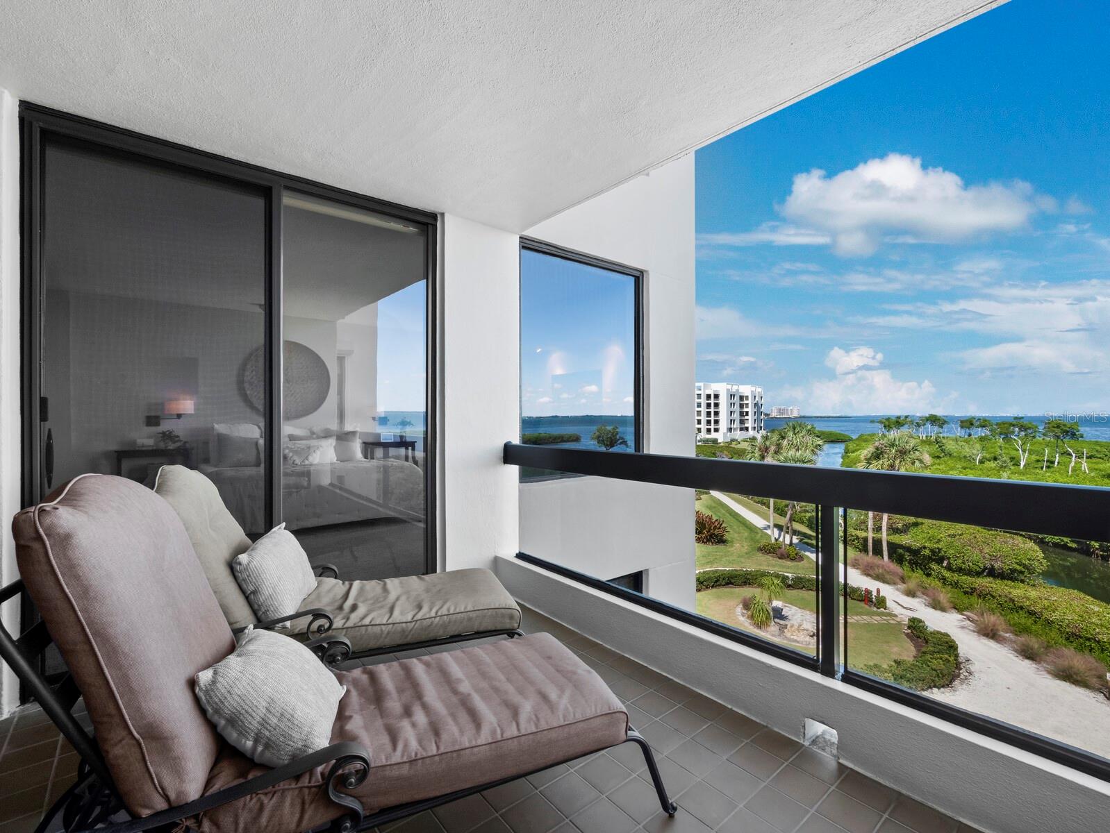 Image 14 of 55 For 1930 Harbourside Drive 136