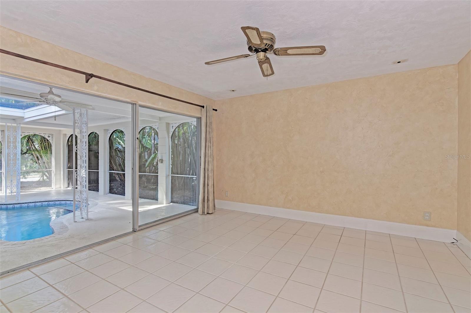 Image 15 of 37 For 756 Hillcrest Drive