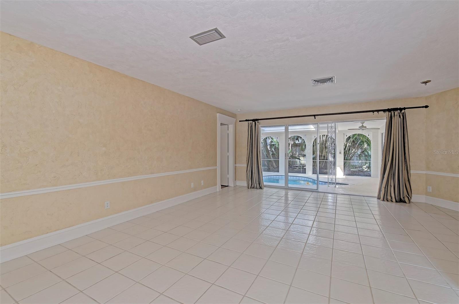 Image 8 of 37 For 756 Hillcrest Drive