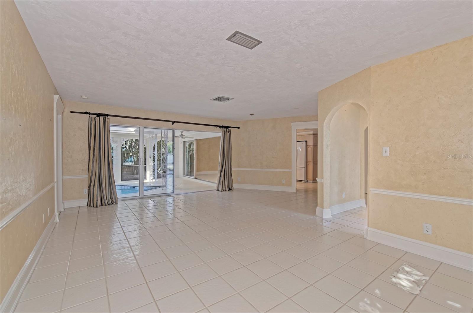 Image 9 of 37 For 756 Hillcrest Drive