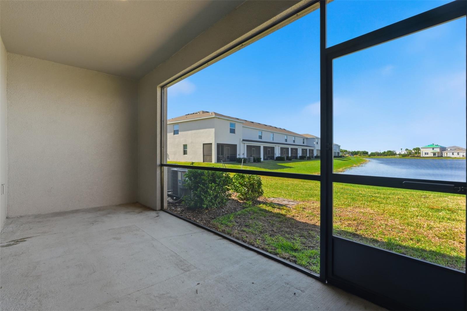 Image 20 of 72 For 17653 Crescent Moon Loop