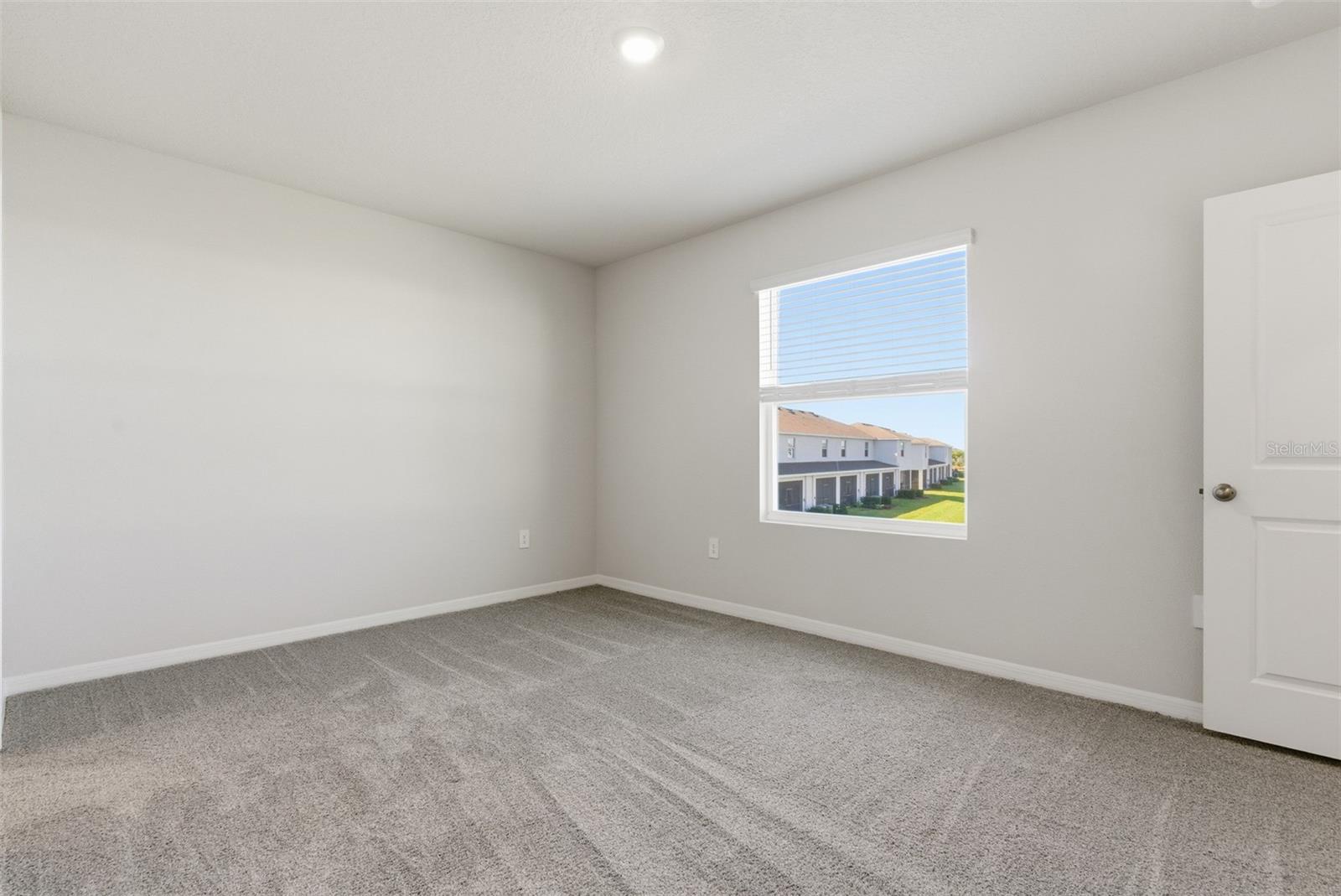 Image 24 of 72 For 17653 Crescent Moon Loop