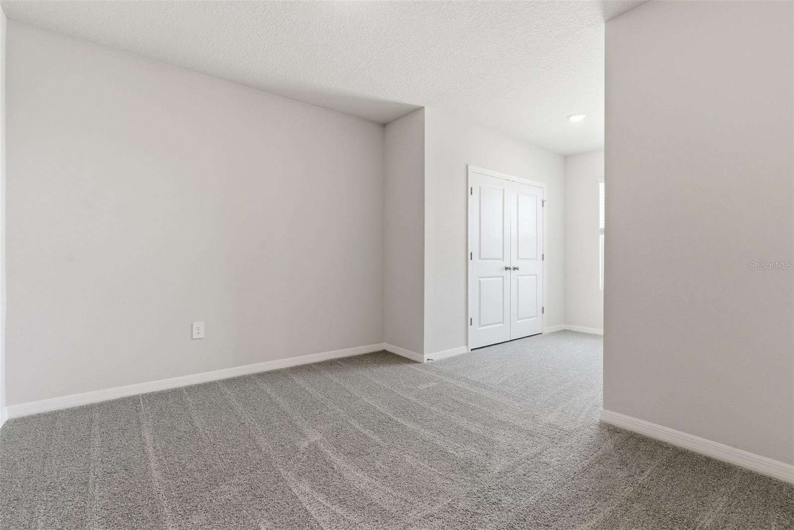 Image 29 of 72 For 17653 Crescent Moon Loop