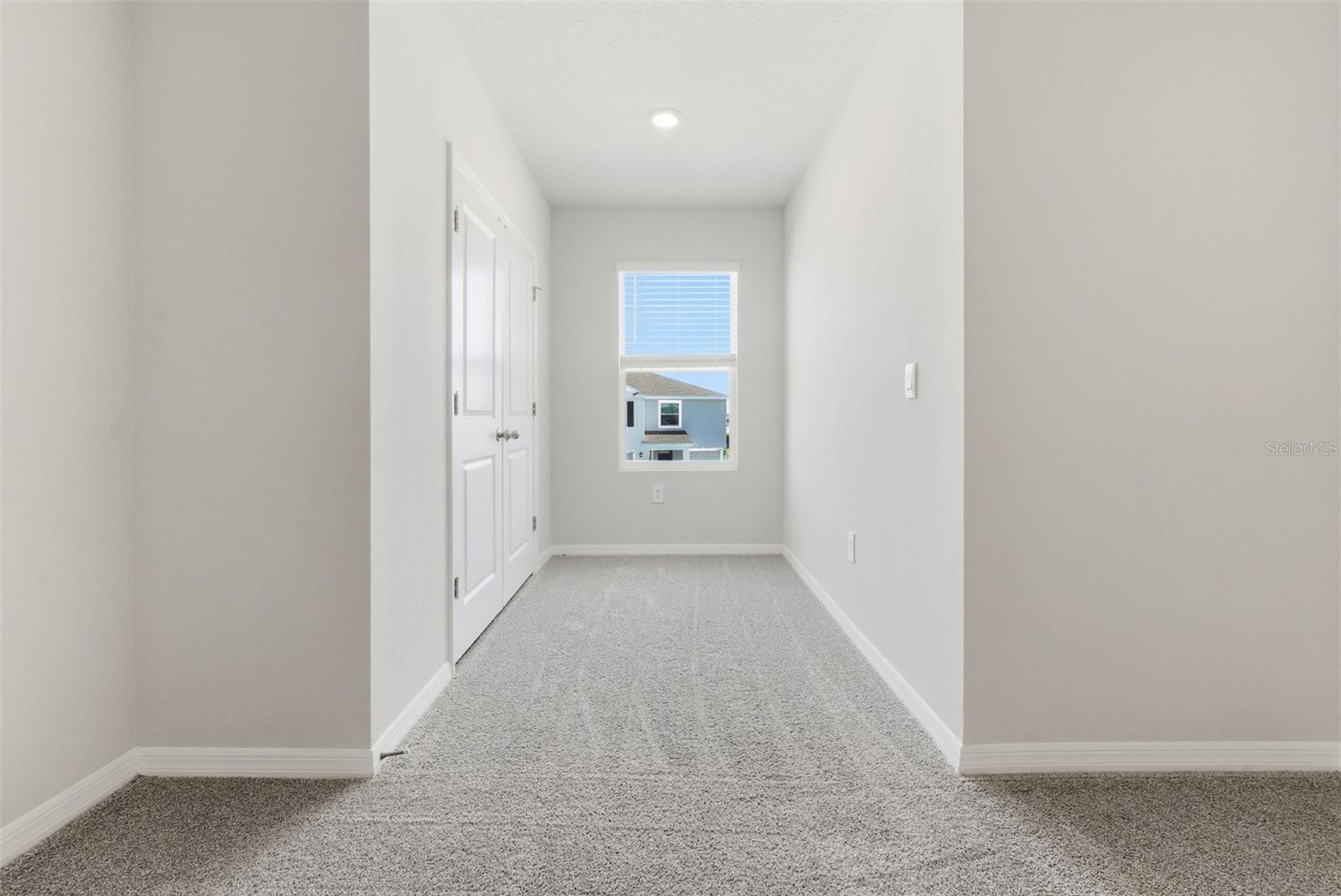 Image 31 of 72 For 17653 Crescent Moon Loop