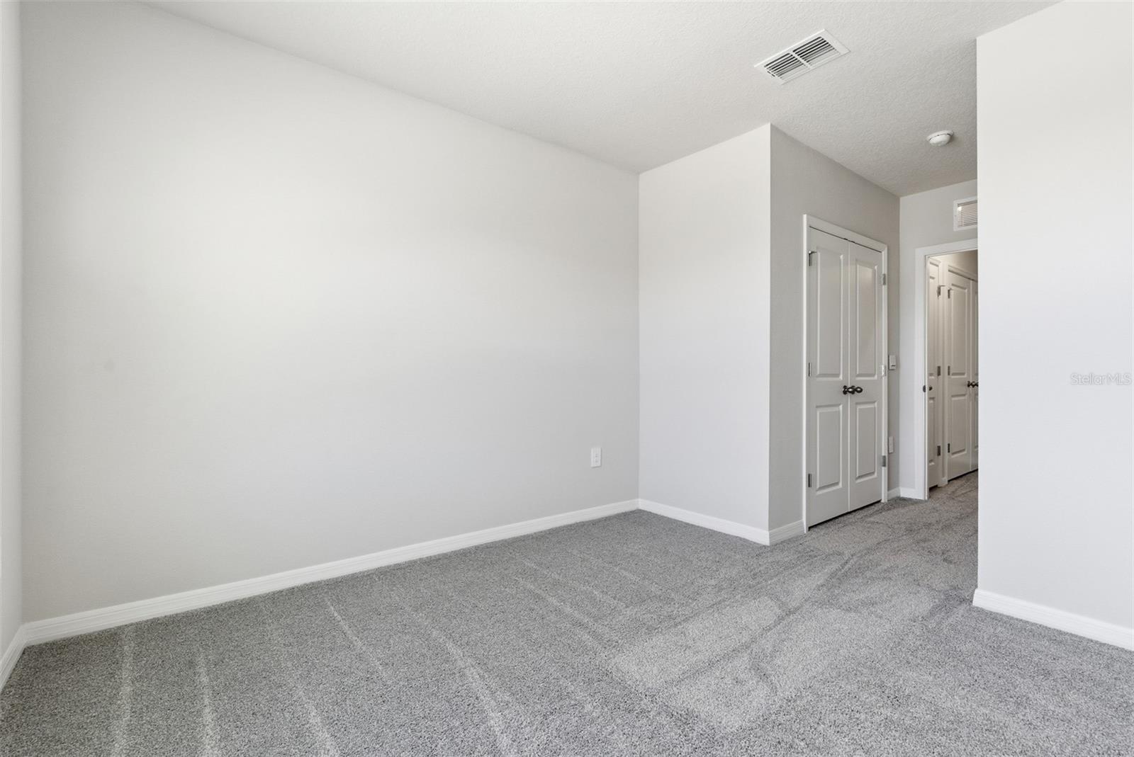 Image 34 of 72 For 17653 Crescent Moon Loop