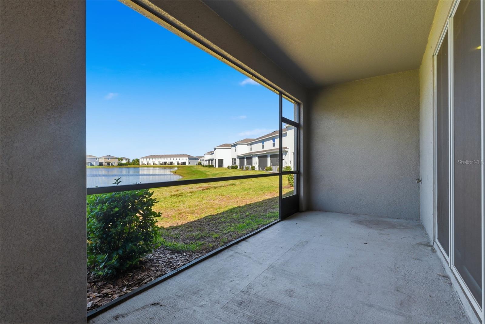 Image 4 of 72 For 17653 Crescent Moon Loop