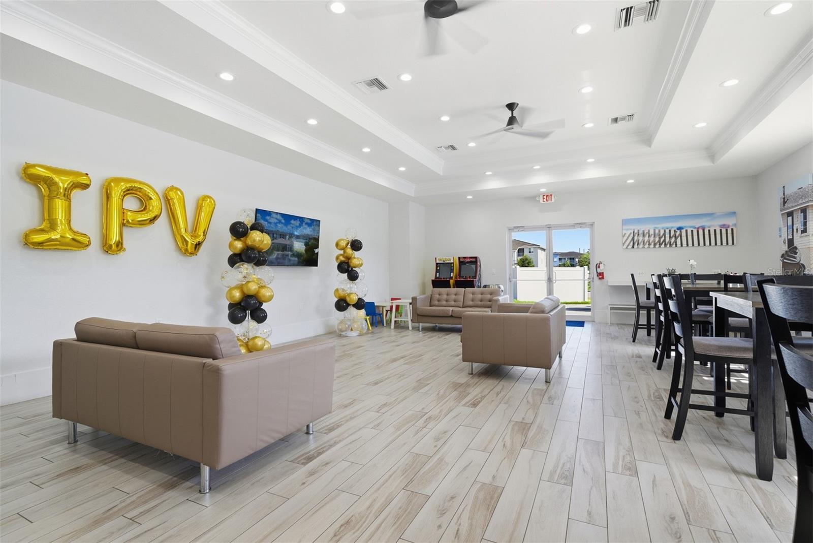 Image 56 of 72 For 17653 Crescent Moon Loop