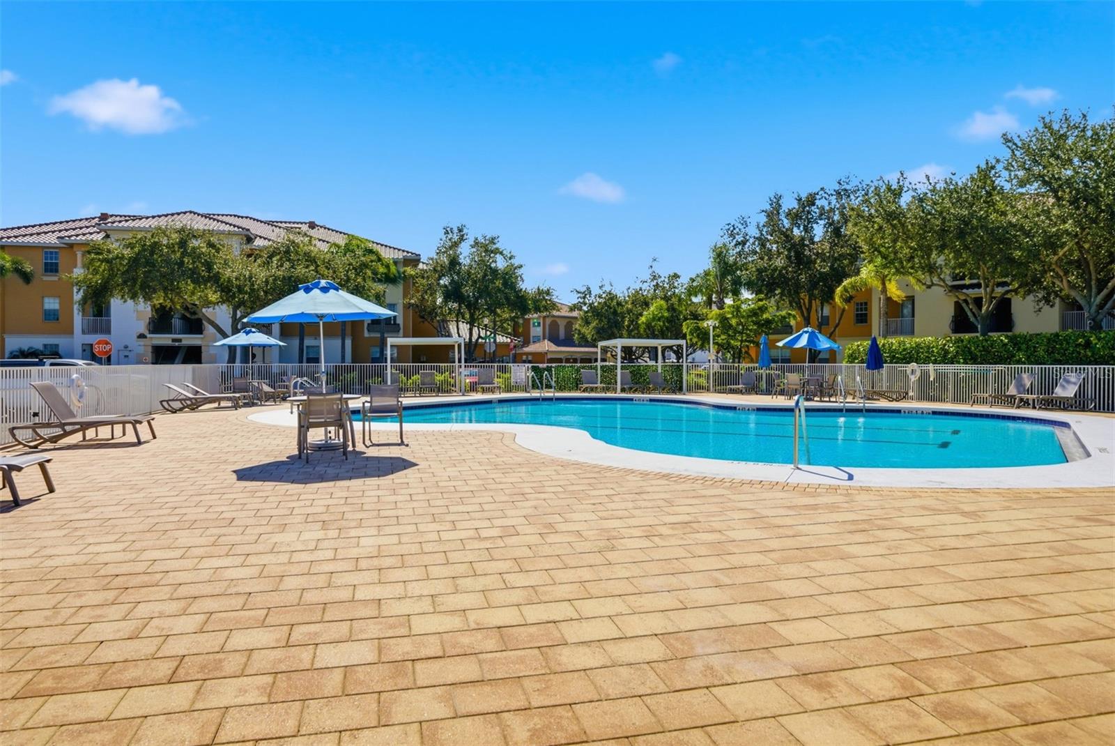 Image 63 of 72 For 17653 Crescent Moon Loop