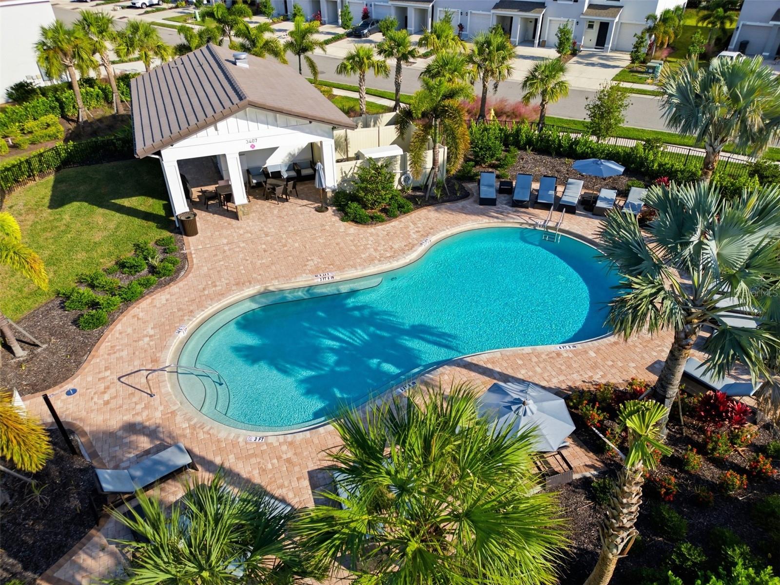 Image 64 of 72 For 17653 Crescent Moon Loop