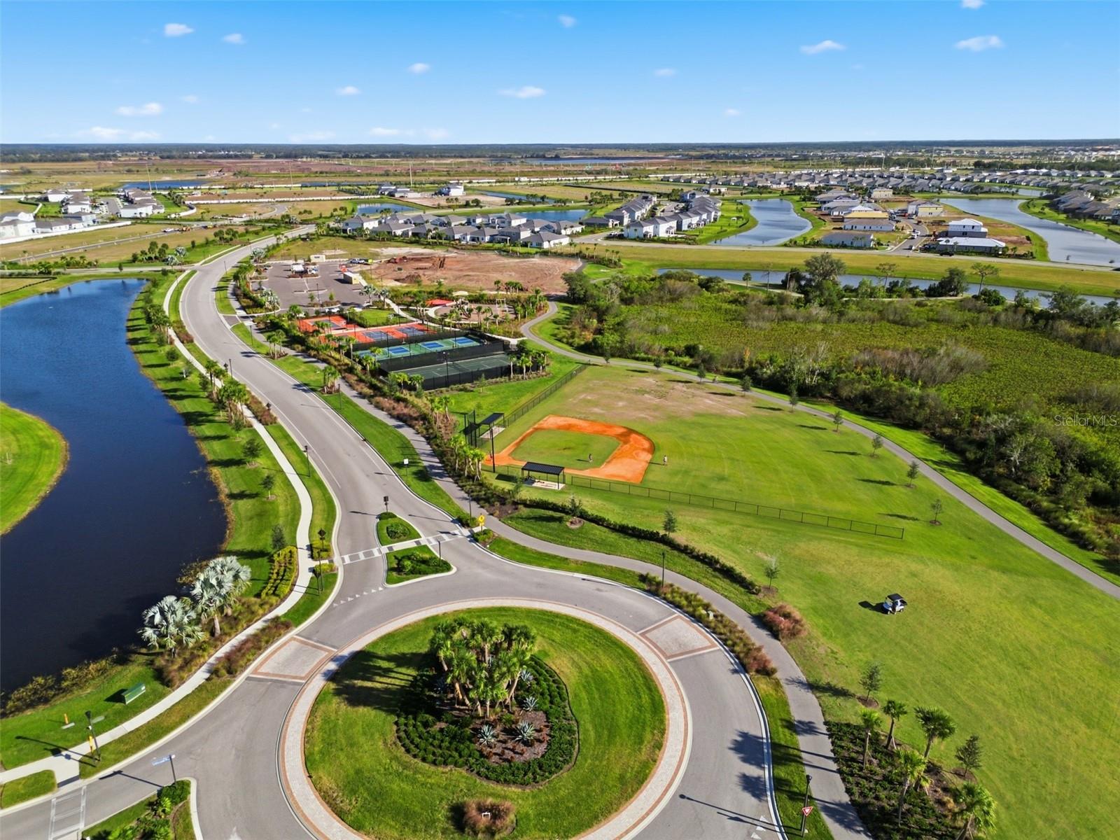 Image 68 of 72 For 17653 Crescent Moon Loop