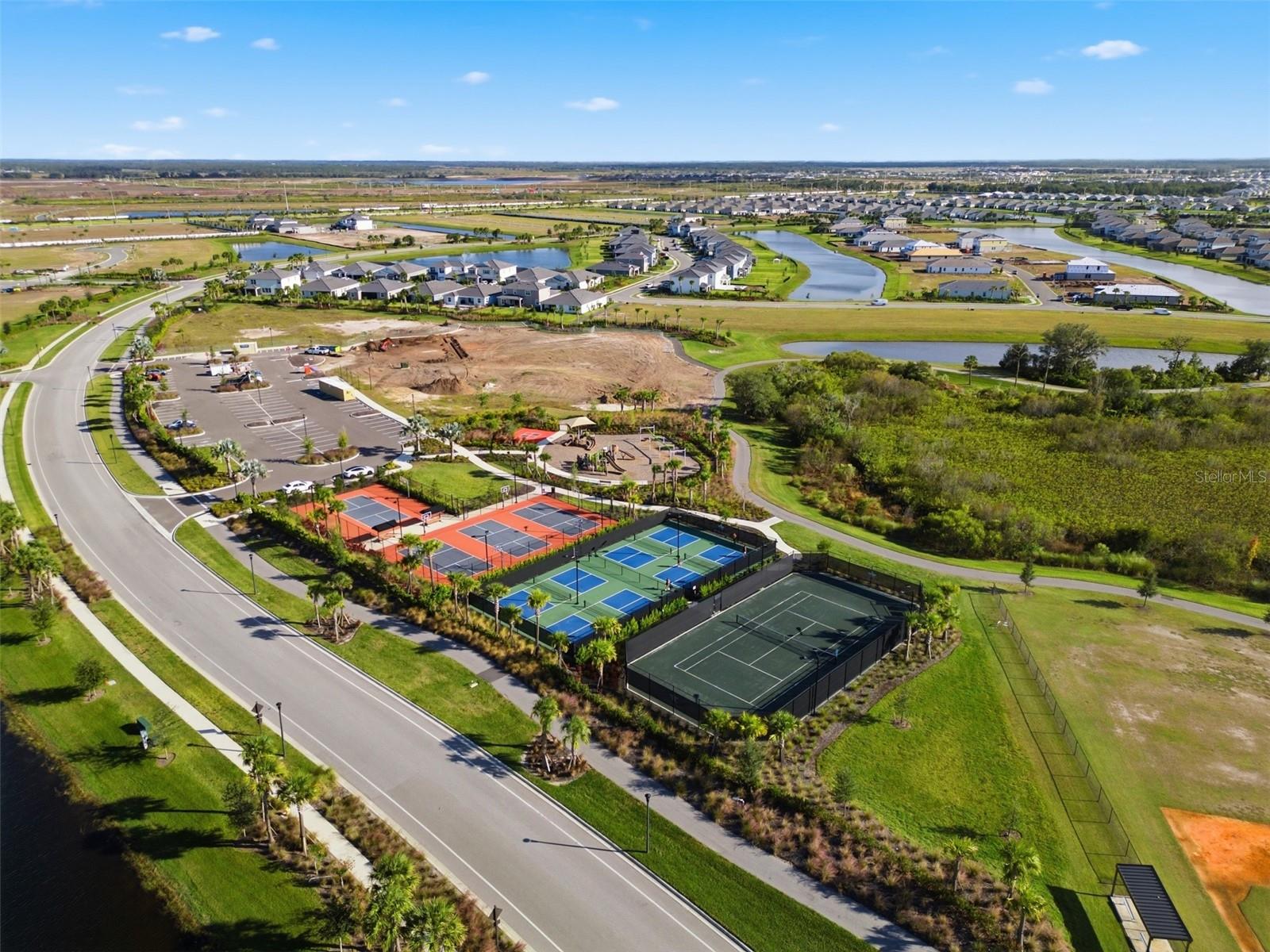 Image 69 of 72 For 17653 Crescent Moon Loop