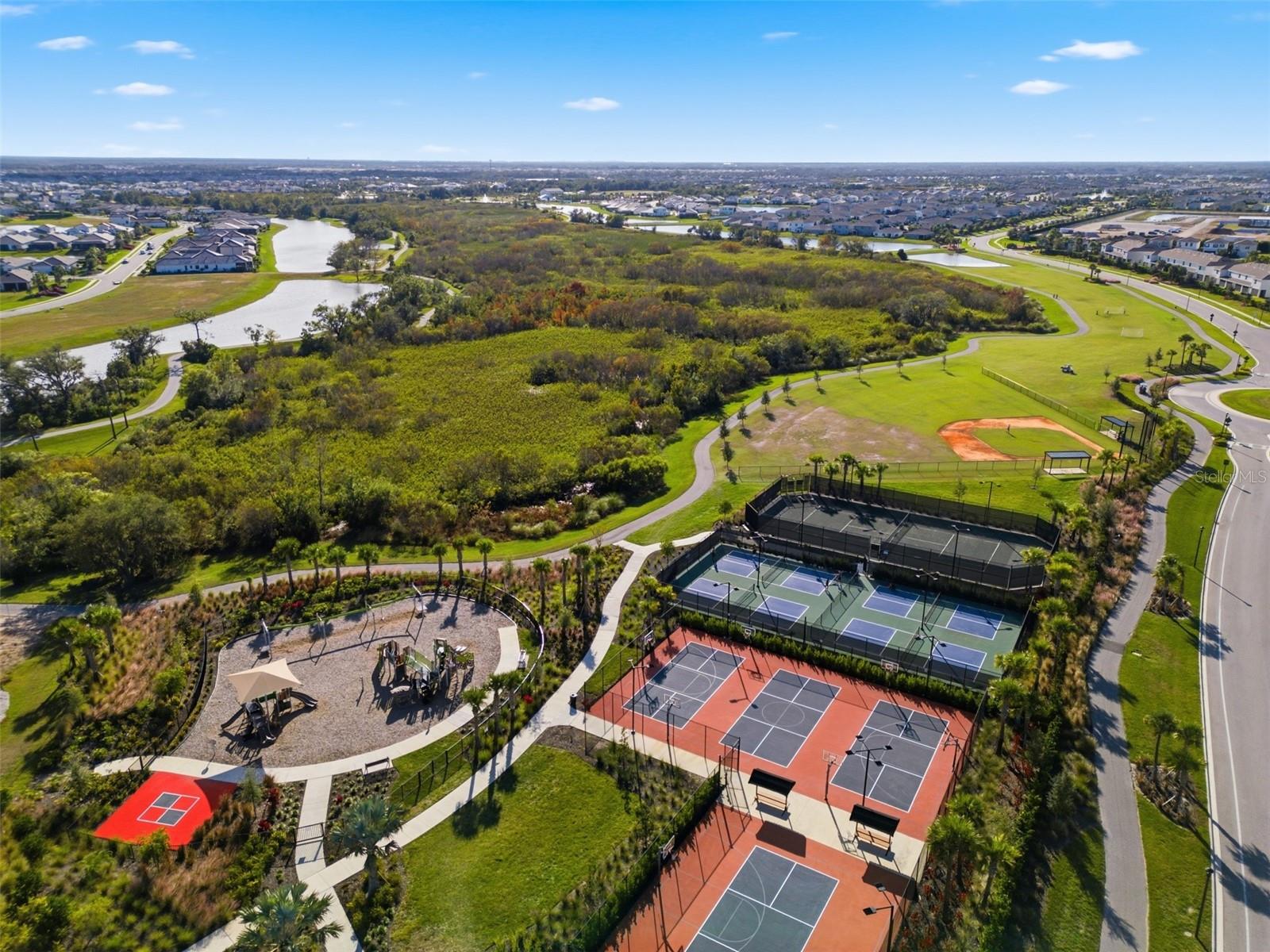 Image 70 of 72 For 17653 Crescent Moon Loop