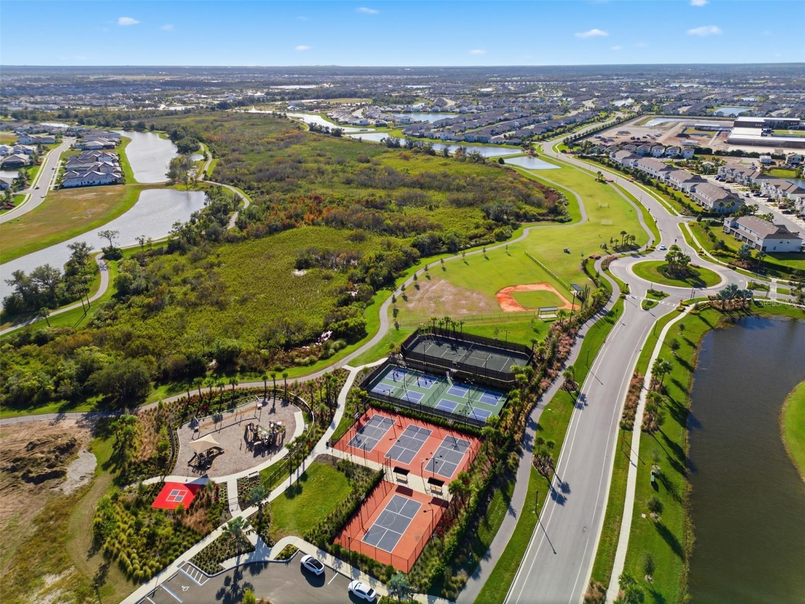 Image 72 of 72 For 17653 Crescent Moon Loop